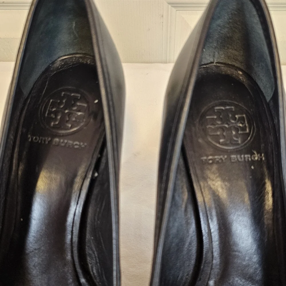 Tory Burch Wooden Tall Heel Calista Pumps Gold Logo